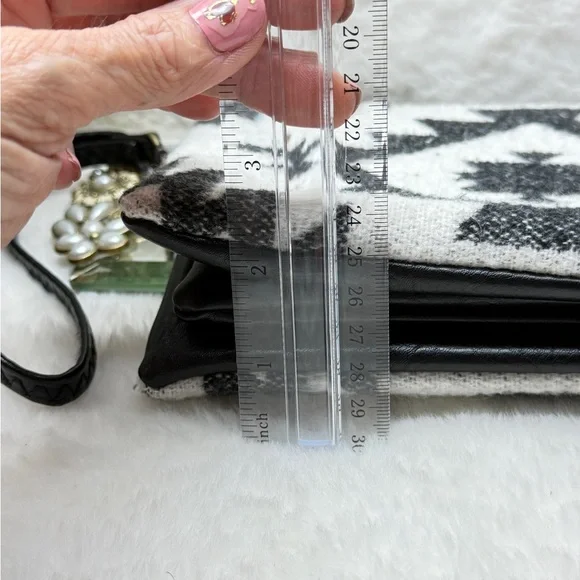 Jen & Co wristlet wallet, Crossbody Bag - Picture 13 of 14